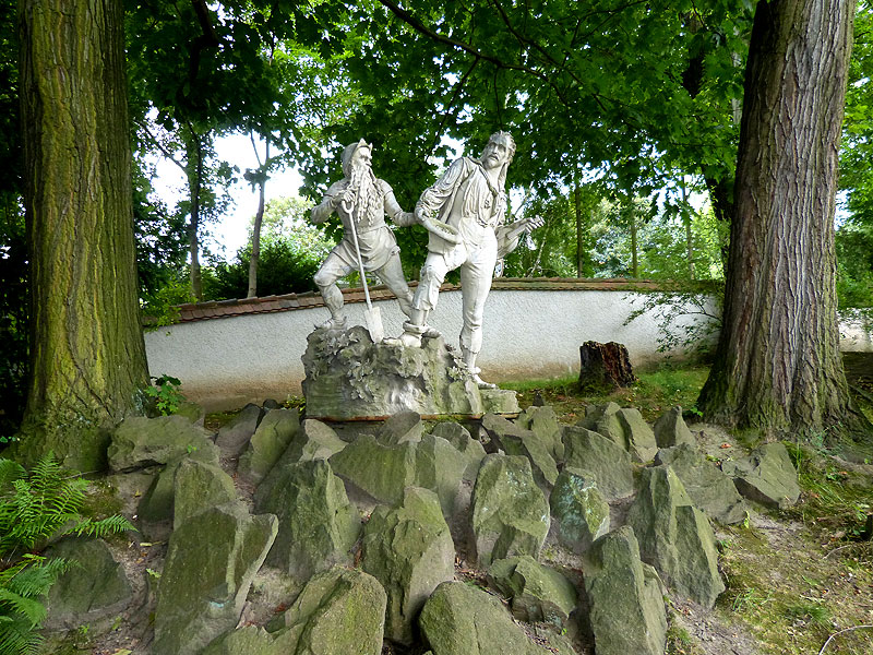 Figuren im Schlossgraben