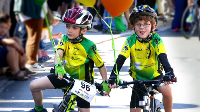 Kids auf dem Fahrrad Festumzug Tharandt Kids auf dem Fahrrad Festumzug Tharandt