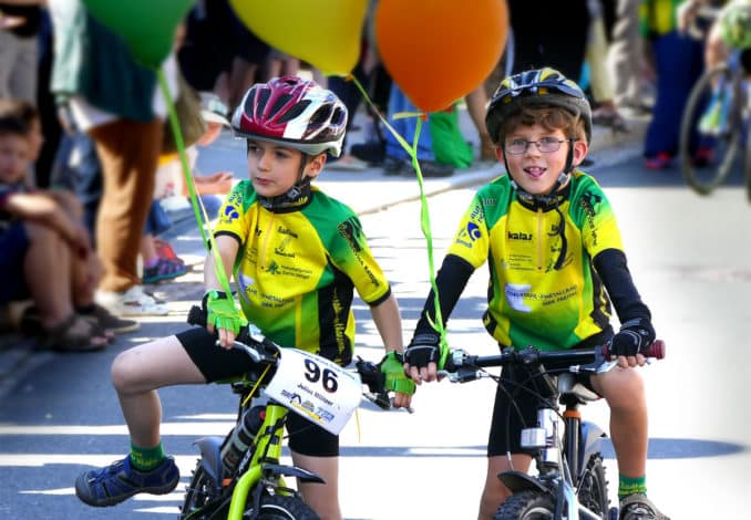 Kids auf dem Fahrrad Festumzug Tharandt Kids auf dem Fahrrad Festumzug Tharandt