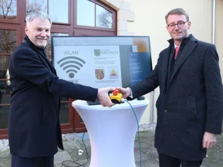 Inbetriebnahme auf Schloss Burgk mit Oberbürgermeister Uwe Rumberg und Sachsens Innenminister und Wahlkreisabgeordneten Prof. Roland Wöller