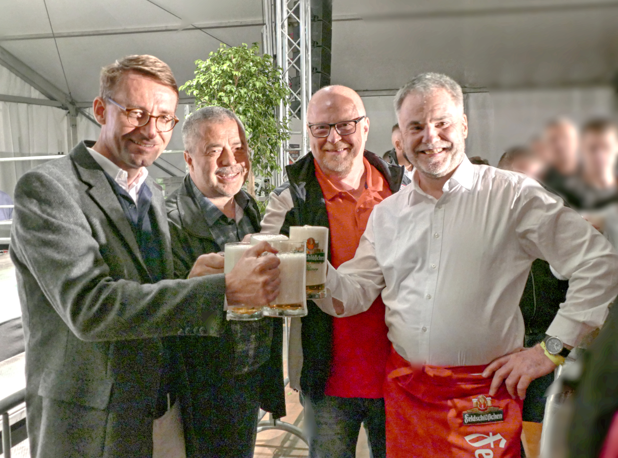 Fassanstich. Damit war das Windbergfest Freital 2019 offiziell eröffnet. Bild v.l.n.r. Innenminister Roland Wöller, Landrat Herr Geißler, Geschäftsführer SZ Herr Seidel, OB Freital Uwe Rumberg