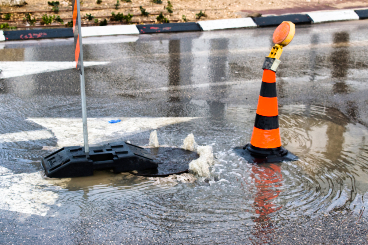 Warnung vor Wasserrohrbruch