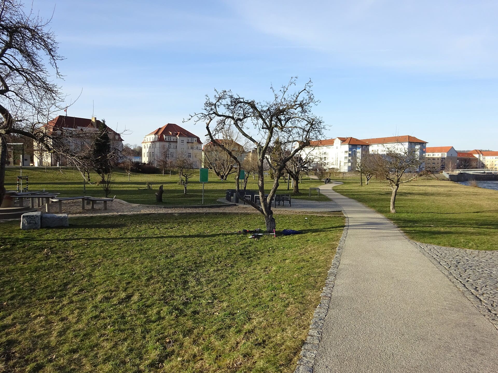 Freitals grüne Oasen: Vier Parks, vier Charaktere Park am Neumarkt